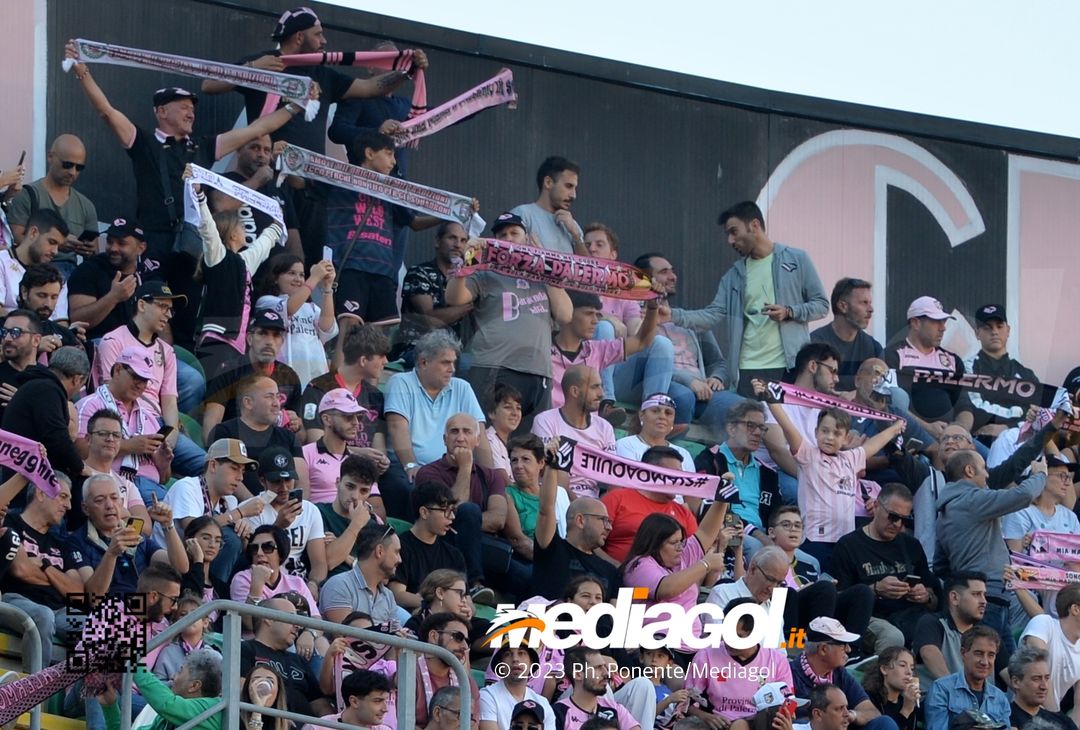 FOTOTIFO Palermo-Lecco, gli scatti ai tifosi al “Renzo Barbera” (GALLERY) - immagine 154