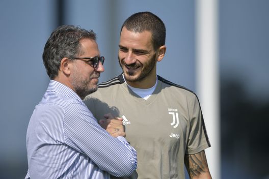 TURIN, ITALY - AUGUST 22: Juventus player Leonardo Bonucci with Fabio Paratici during a Juventus training session at JTC on August 22, 2018 in Turin, Italy. (Photo by Daniele Badolato - Juventus FC/Juventus FC via Getty Images)