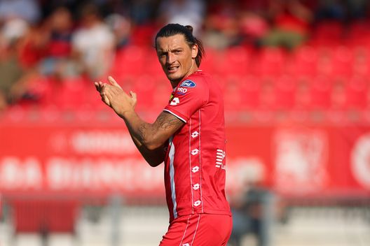 MONZA, ITALY - SEPTEMBER 22: Milan Djuric of AC Monza gestures during the Serie A match between Monza and Bologna at U-Power Stadium on September 22, 2024 in Monza, Italy. (Photo by Francesco Scaccianoce/Getty Images) milan djuric