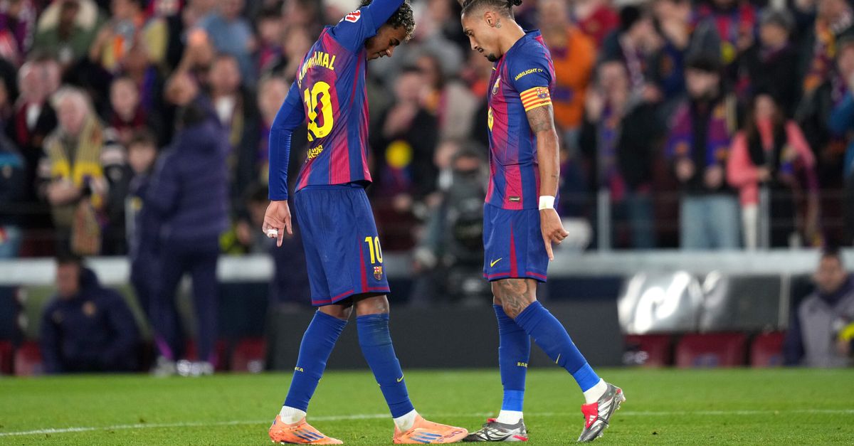 Raphinha escluso dai premi Fifa, la moglie non ci sta: "Gioca a basket per caso?"