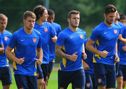 St Albans, Inghilterra - 26 agosto 2016: Aaron Ramsey, a sinistra, durante un allenamento con l'Arsenal. (Foto di Michael Regan/Getty Images) Aaron Ramsey al Pumas, ora è ufficiale: avventura messicana per l’ex Juve- immagine 2