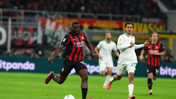 MILAN, ITALY - NOVEMBER 02: Youssouf Fofana of AC Milan runs with the ball while under pressure from Paulo Dybala of AS Roma during the Serie A match between AC Milan and AS Roma at Giuseppe Meazza Stadium on November 02, 2025 in Milan, Italy. (Photo by Giuseppe Cottini/AC Milan via Getty Images) milan-roma-fofana-serie-a