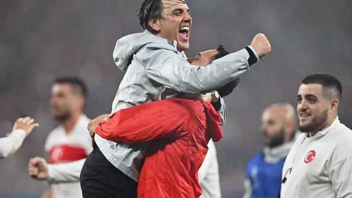 Montella: “Con l’Olanda torna Calhanoglu, il nostro capitano e leader. Il sogno va avanti” - immagine 1