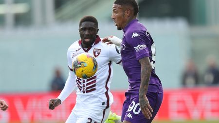 FLORENCE, ITALY - JANUARY 19: Ali Demebele of Torino Fc battles for the ball with Michael Folorunsho of ACF Fiorentina during the Serie A match between Fiorentina and Torino at Stadio Artemio Franchi on January 19, 2025 in Florence, Italy. (Photo by Gabriele Maltinti/Getty Images)