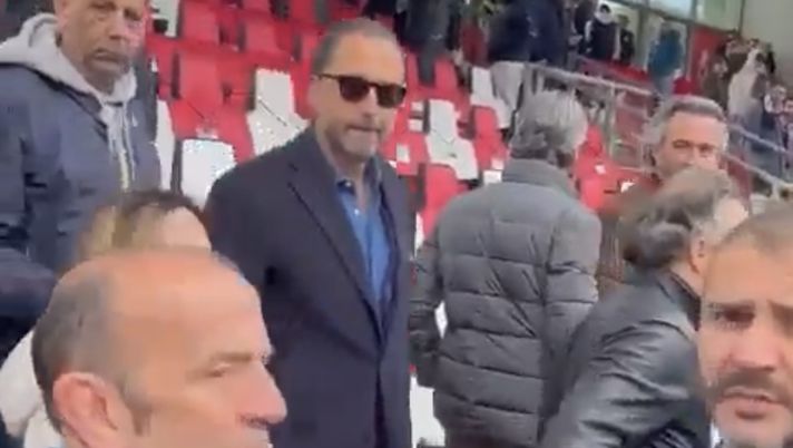 VIDEO Anche a Bari esplode la contestazione: insulti al presidente De Laurentiis - immagine 1