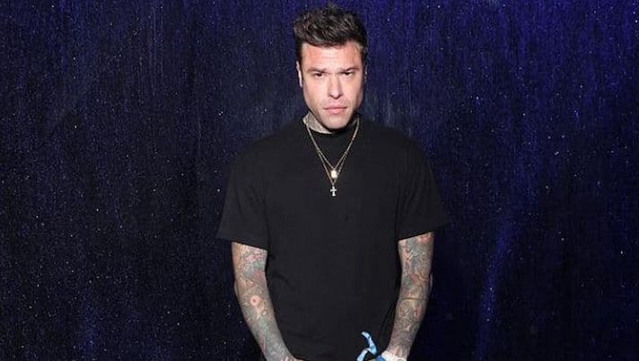Fedez pubblica il suo libro ‘L’acqua è più profonda di come sembra da sopra’ Fedez pubblica il suo libro ‘L’acqua è più profonda di come sembra da sopra’ - immagine 1