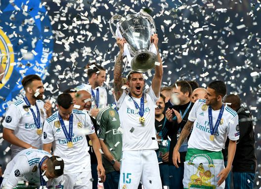 Kiev, Ucraina - 26 maggio 2018: Theo Hernández alza il trofeo della Champions League. (Foto di Shaun Botterill/Getty Images) Theo Hernández all’Al-Hilal, ora è ufficiale: addio al Milan dopo 6 stagioni- immagine 2