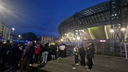 Grande attesa per Napoli-Monza, la fila in Curva B arriva fino in strada