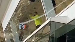 Arda Turan è una furia! Guarda come si scatena in tribuna