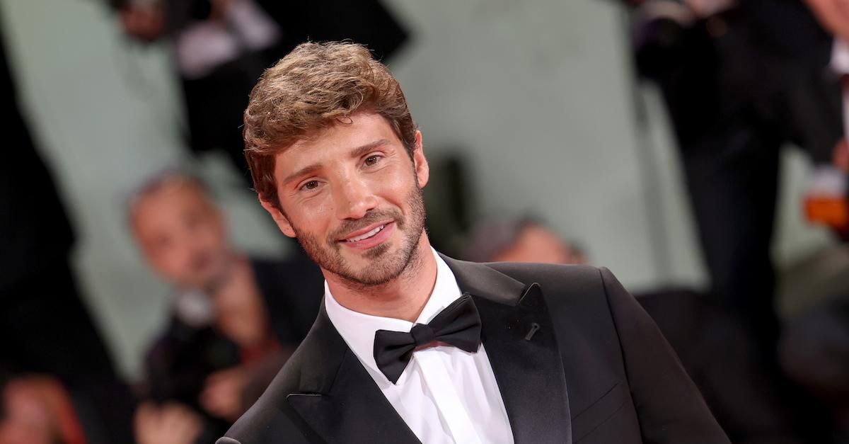 Parpiglia su De Martino: “Per la pressione che porta condurre Sanremo non capirò mai perché…”