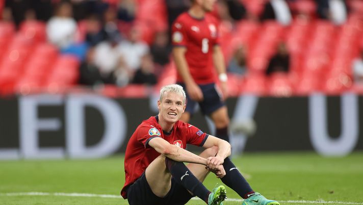LONDON, ENGLAND - JUNE 22: Jakub Jankto of Czech Republic looks on during the UEFA Euro 2020 Championship Group D match between Czech Republic and England at Wembley Stadium on June 22, 2021 in London, England. (Photo by Carl Recine - Pool/Getty Images) Jankto: “Molti calciatori mi hanno detto che hanno paura di fare coming out” - immagine 1