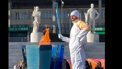 VIDEO / Milano Cortina, al via con Paltrinieri il viaggio della fiaccola olimpica