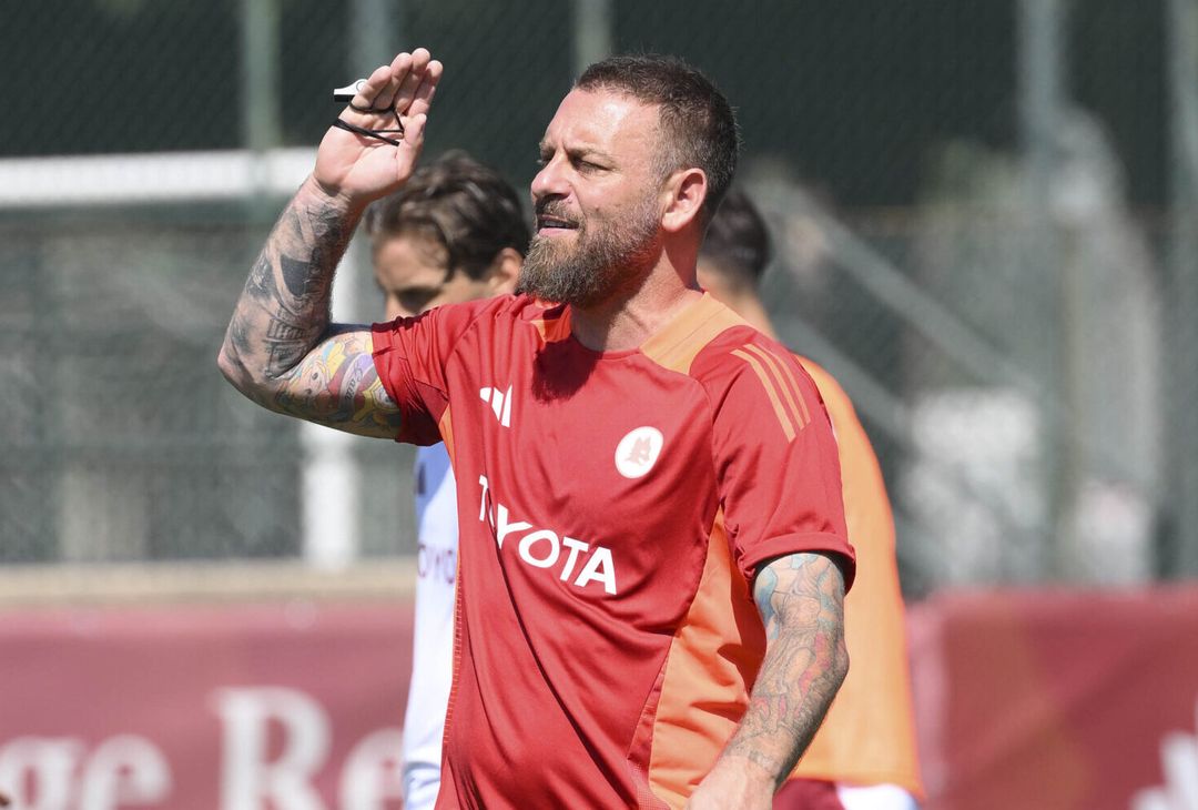 Ritiro Roma, lavoro sul campo e in palestra a Trigoria – FOTO GALLERY- immagine 1