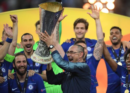 Baku, Azerbaijan - 29 maggio 2019: Sarri col trofeo dell'Europa League vinta contro l'Arsenal. (Foto di Shaun Botterill/Getty Images) Tottenham-Manchester United, quando la finale europea parla inglese- immagine 2