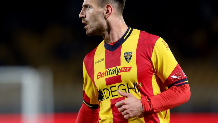 LECCE, ITALY - FEBRUARY 02: Marin Pongracic of Lecce in action during the Serie A TIM match between US Lecce and ACF Fiorentina at Stadio Via del Mare on February 02, 2024 in Lecce, Italy. (Photo by Maurizio Lagana/Getty Images) Pongracic, è fatta per il suo passaggio al Rennes. E adesso Theate? - immagine 1
