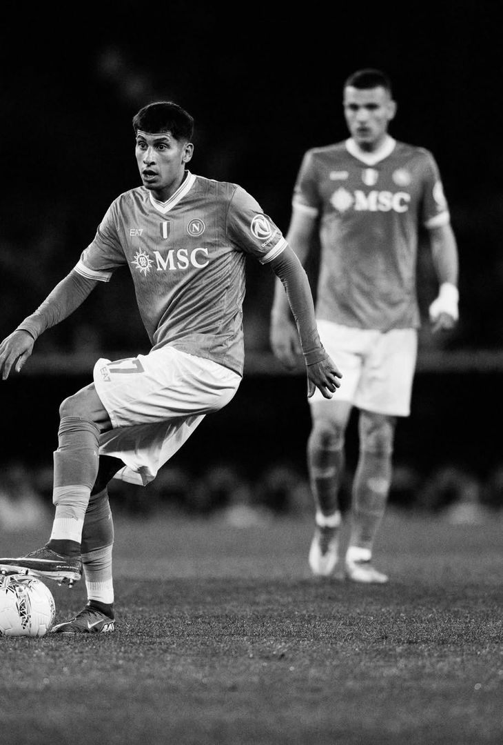 Spavalderia in bianco e nero per Napoli-Milan: scontro tra stelle! – LE FOTO - immagine 7