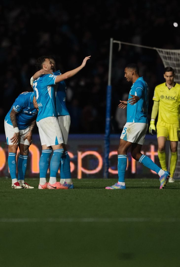 Trofei alzati, esultanze, abbracci, battaglie: il Napoli rivive il 2025 – LA GALLERY - immagine 3