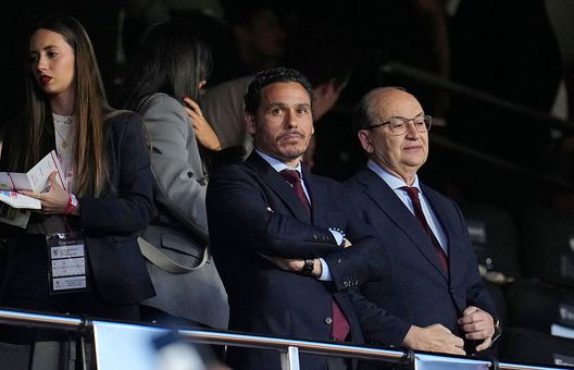 Jose Maria del Nido Carrasco, Presidente del Siviglia e Jose Castro Carmona, Vice Presidente del Siviglia (Photo by Aitor Alcalde/Getty Images) Siviglia, tifosi in piazza contro la dirigenza: chieste le dimissioni del Consiglio- immagine 3