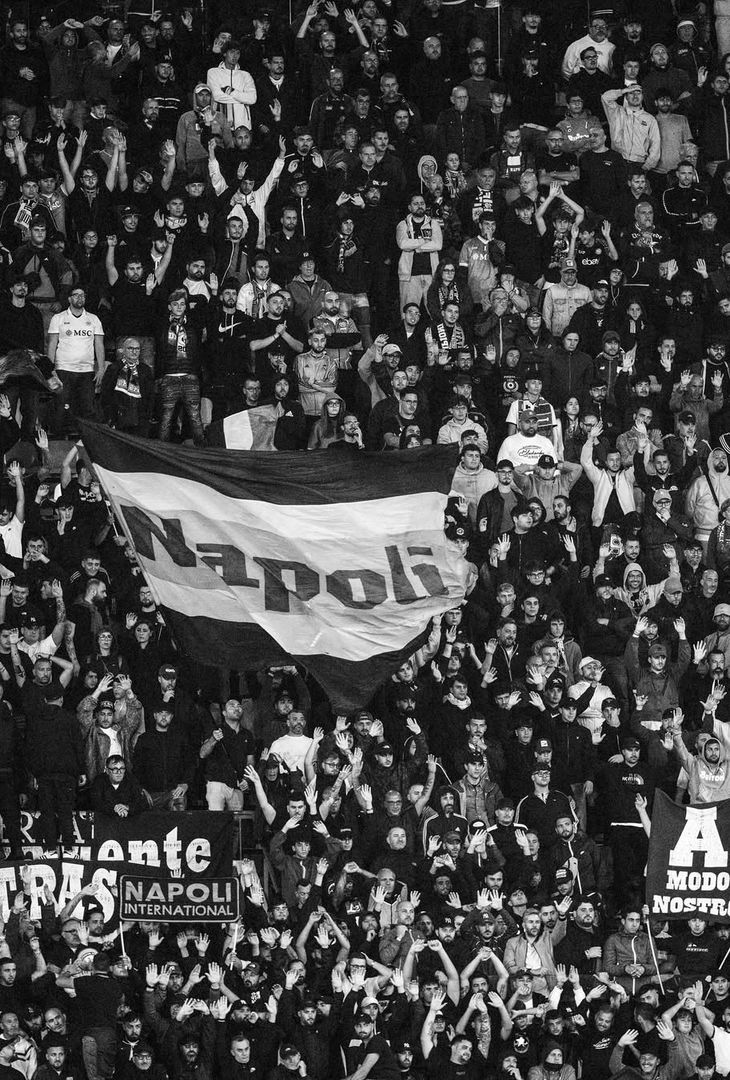 L'estasi per la prestazione di Kevin De Bruyne e la gioia per la doppietta messa a referto da Rasmus Hojlund: due sentimenti positivi (e cardini) rappresentati alla perfezione dal riassunto 'in bianco e nero' di Napoli-Sporting Lisbona realizzato dall'admin dell'account Instagram della compagine partenopea.