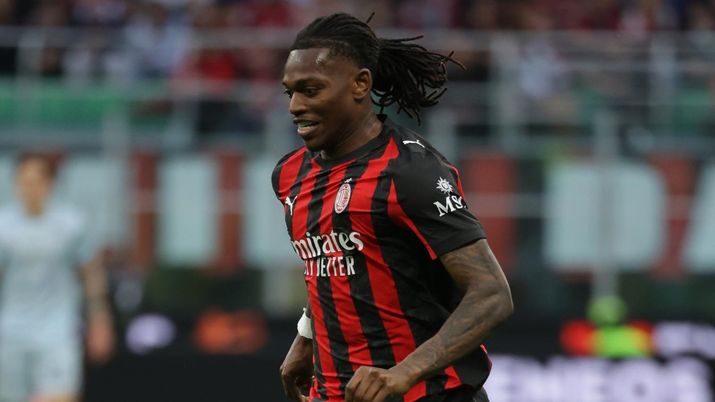 Rafael Leao attaccante AC Milan giocherà ancora titolare in Verona-Milan di Serie A 2025-2026