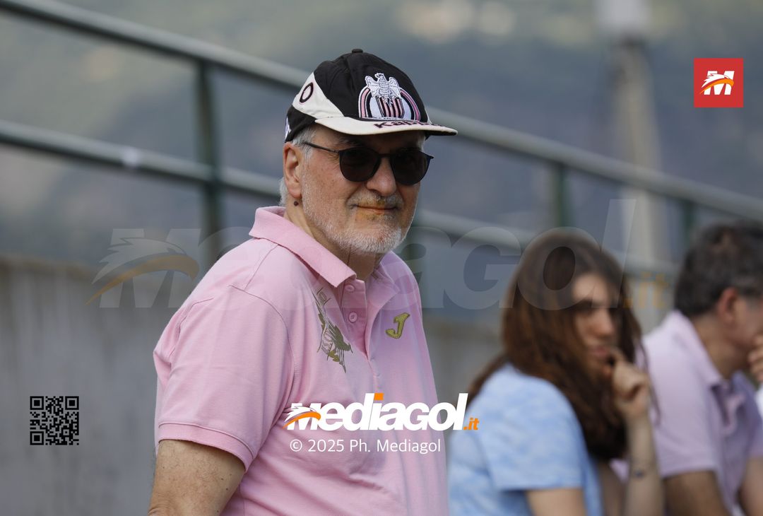 FOTO, Ritiro Palermo: i primi tifosi a Chatillon, c’è anche un cane rosanero - immagine 9