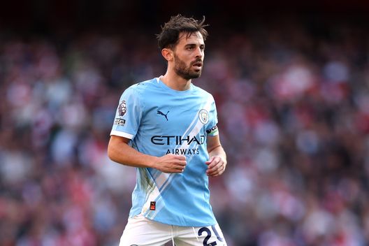 LONDON, ENGLAND - SEPTEMBER 21: Bernardo Silva of Mancheater City during the Premier League match between Arsenal and Manchester City at Emirates Stadium on September 21, 2025 in London, England. (Photo by Alex Pantling/Getty Images)