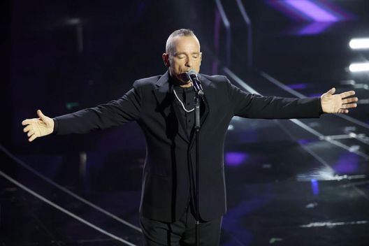 Eros Ramazzotti citato in giudizio dal vicino: contenzioso legale da 200mila euro- immagine 2