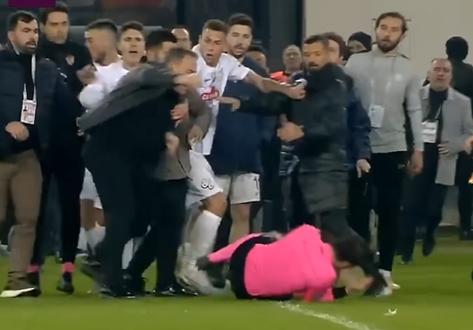 Colpì l’arbitro con un pugno, l’ex presidente dell’Ankaragucu condannato a 3 anni e 7 mesi di carcere- immagine 2