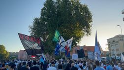 Lazio-Verona, inizia il corteo dei tifosi biancocelesti – VIDEO
