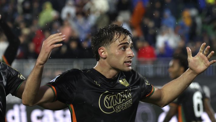 Serie A: il Venezia vince 2-1 con la Fiorentina ed esce dalla zona retrocessione - immagine 1