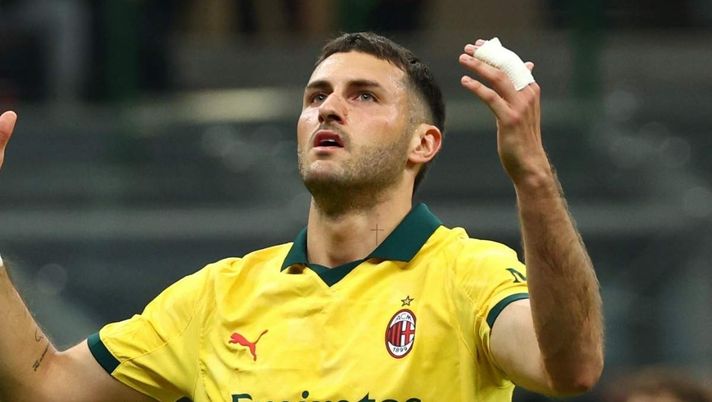 Santiago Giménez (attaccante AC Milan), qui durante Milan-Fiorentina 2-1 (Serie A 2025-2026) | News (Getty Images) Calciomercato, attaccante in arrivo soltanto se parte Giménez: il Milan si aspetta che ...