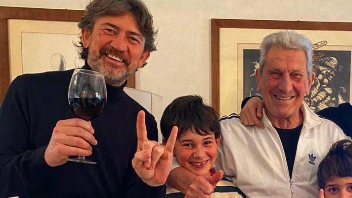 Gianluca Savoldi, figlio di Beppe, ricorda con un post Facebook il padre scomparso improvvisamente questo pomeriggio. beppe savoldi