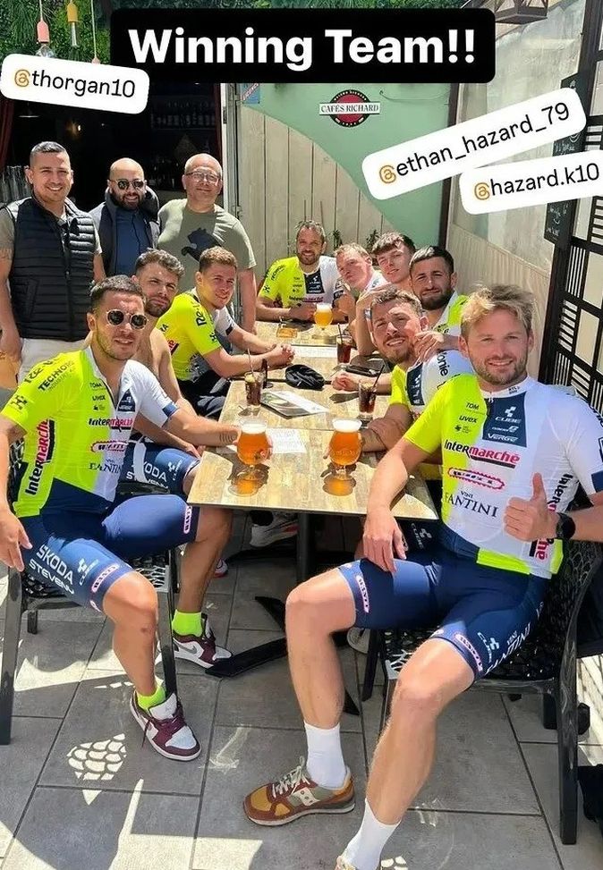 Francia, Eden Hazard sale in bicicletta per scalare il mitico Mont Ventoux- immagine 3