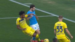 Napoli-Verona, Marelli sicuro: “Fallo netto su Kvaratskhelia, era calcio di rigore”