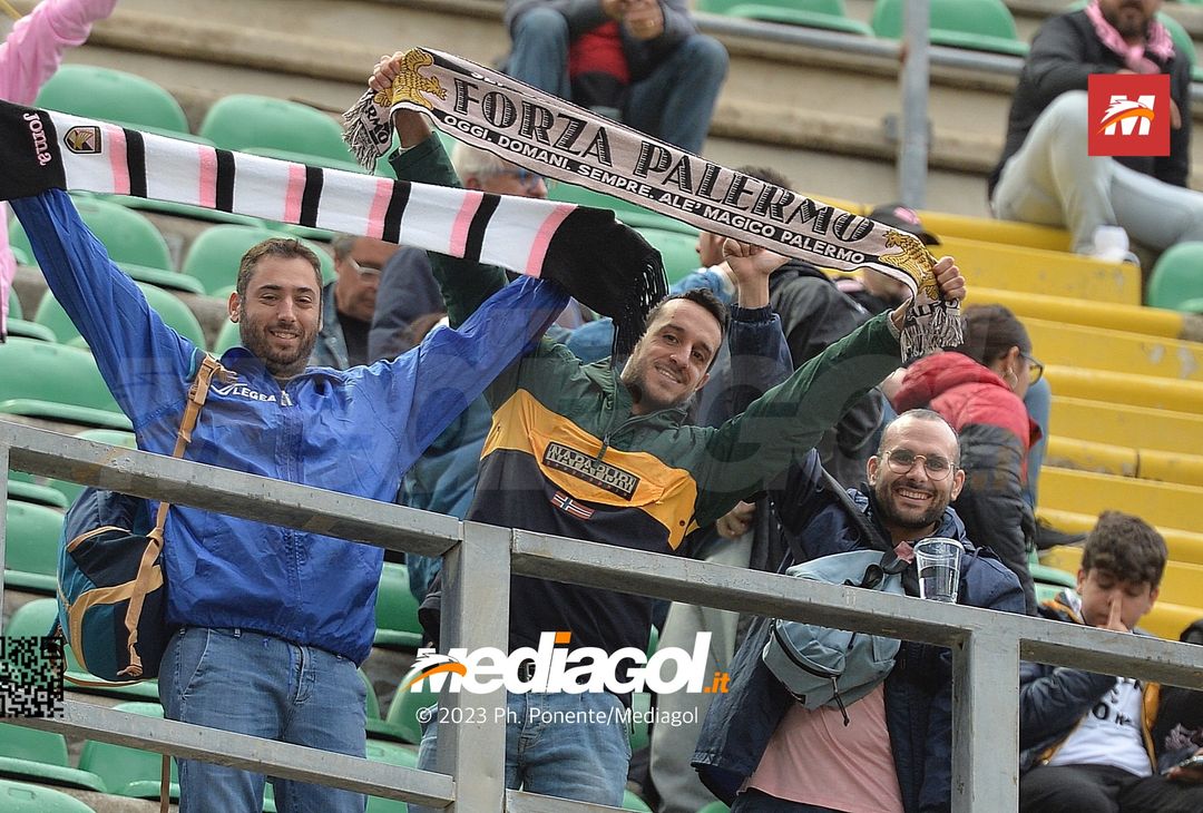 FOTOTIFO Palermo-Cittadella 0-1, gli scatti ai tifosi al “Renzo Barbera” (GALLERY) - immagine 5
