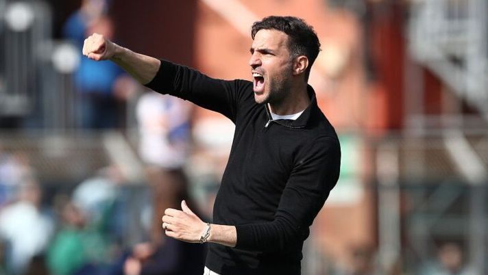 COMO, ITALY - MAY 10: Como 1907 coach Cesc Fabregas celebrates the victory at the end of the Serie A match between Como 1907 and Cagliari Calcio at Stadio G. Sinigaglia on May 10, 2025 in Como, Italy. (Photo by Marco Luzzani/Getty Images) Fabregas: “Quando andrò via spero che dicano ‘wow’. Ma non sono parole d’addio, vi spiego” - immagine 1
