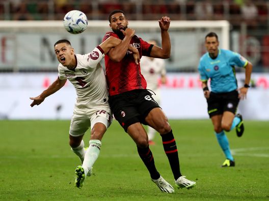 MILAN, ITALY - AUGUST 26: Samuele Ricci of Torino battles for possession with Ruben Loftus-Cheek of AC Milan during the Serie A TIM match between AC Milan and Torino FC at Stadio Giuseppe Meazza on August 26, 2023 in Milan, Italy. (Photo by Marco Luzzani/Getty Images) Ricci e Ilic ai vertici per passaggi positivi: da loro passa la crescita del Toro- immagine 2