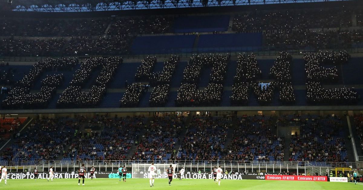Milan, la contestazione dei tifosi è arrivata anche in Inghilterra e negli USA Milan, la contestazione dei tifosi è arrivata anche in Inghilterra e negli USA