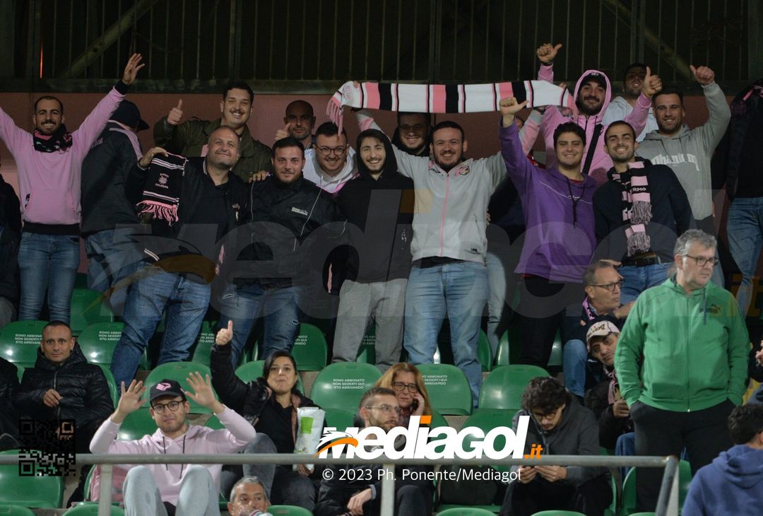 FOTOTIFO Palermo-Brescia 1-0, gli scatti ai tifosi al “Renzo Barbera” (GALLERY) - immagine 27