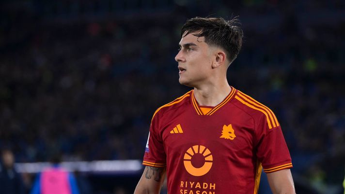 ROME, ITALY - NOVEMBER 12: AS Roma player Paulo Dybala during the Serie A TIM match between SS Lazio and AS Roma at Stadio Olimpico on November 12, 2023 in Rome, Italy. (Photo by Luciano Rossi/AS Roma via Getty Images) Tutti aspettano il vero Dybala - immagine 1