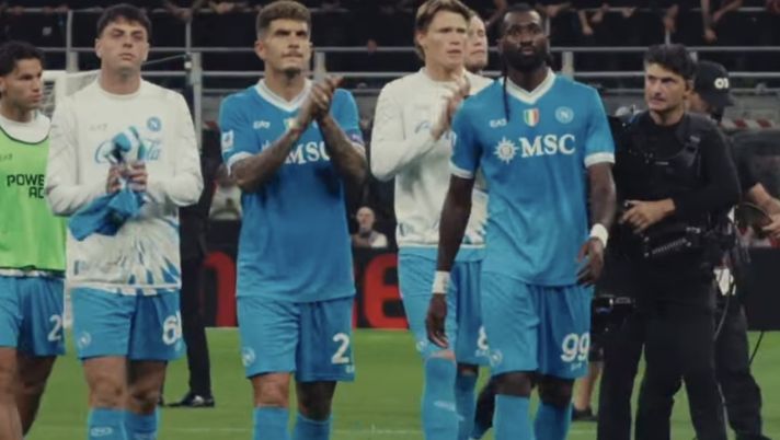 Il Napoli esce sconfitto ma tra gli appalusi: l’omaggio dei tifosi agli azzurri VIDEO - immagine 1