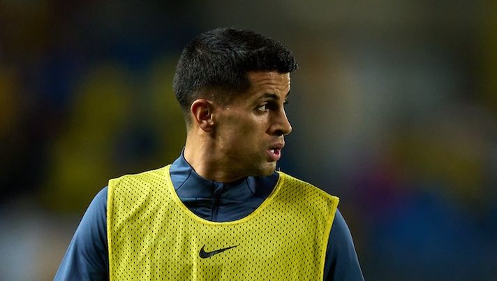 LAS PALMAS, SPAIN - JANUARY 04: Joao Cancelo of FC Barcelona looks on prior to the LaLiga EA Sports match between UD Las Palmas and FC Barcelona at Estadio Gran Canaria on January 04, 2024 in Las Palmas, Spain. (Photo by Angel Martinez/Getty Images) Romano: “L’Inter vuole Cancelo e spinge, ora decide lui! Ecco la verità su Juve e Barcellona” - immagine 1