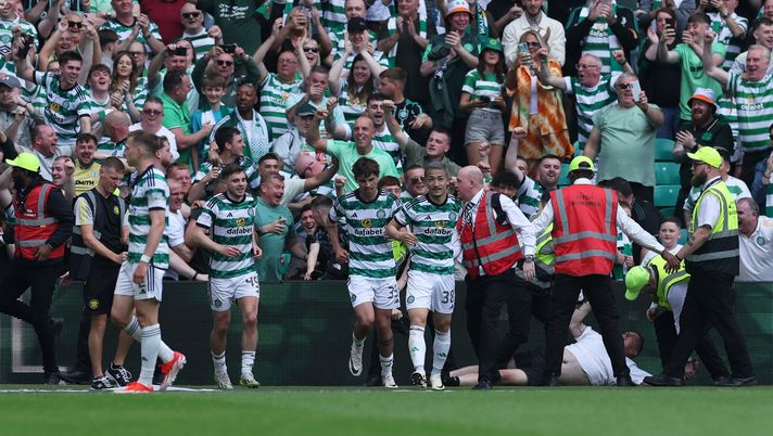 GLASGOW, SCOTLAND - MAY 11: Fans and players celebrate after Matt O'Riley of Celtic scores his team's first goal during the Cinch Scottish Premiership match between Celtic FC and Rangers FC at Celtic Park Stadium on May 11, 2024 in Glasgow, Scotland. (Photo by Ian MacNicol/Getty Images) Old Firm, Celtic vs Rangers