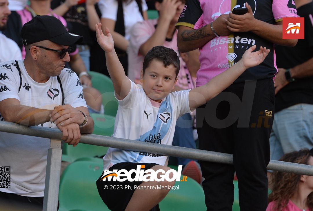 FOTOTIFO Palermo-Lecco, gli scatti ai tifosi al “Renzo Barbera” (GALLERY) - immagine 40