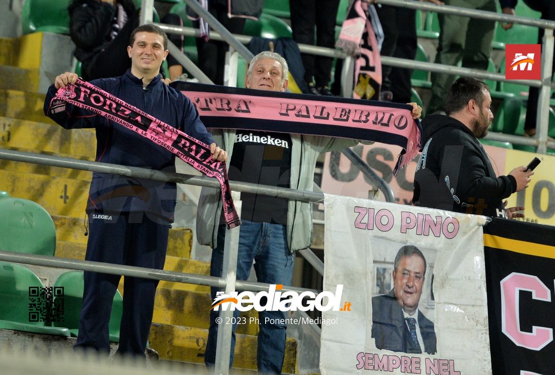 FOTOTIFO Palermo-Brescia 1-0, gli scatti ai tifosi al “Renzo Barbera” (GALLERY) - immagine 26