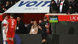 Follia in Germania, tifosi sabotano il monitor del VAR per impedire la review dell’arbitro
