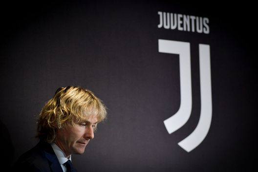 In passato, Pavel Nedved ha giocato sia con la maglia della Lazio che con quella della Juventus. Con entrambe, ha vissuto grandissime esperienze. lazio - juventus - nedved