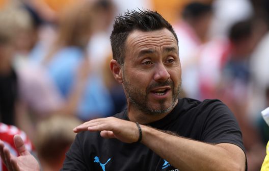 BRADFORD, INGHILTERRA - 3 AGOSTO: Roberto De Zerbi, allenatore dell’Olympique Marsiglia, durante la partita amichevole di preparazione tra Sunderland e Olympique Marsiglia allo Stadio dell’Università di Bradford il 3 agosto 2024 a Bradford, Inghilterra. (Foto di Nigel Roddis/Getty Images) Lione-Marsiglia: Fofana contro Aubameyang, tutti i giocatori chiave da tenere d’occhio- immagine 3