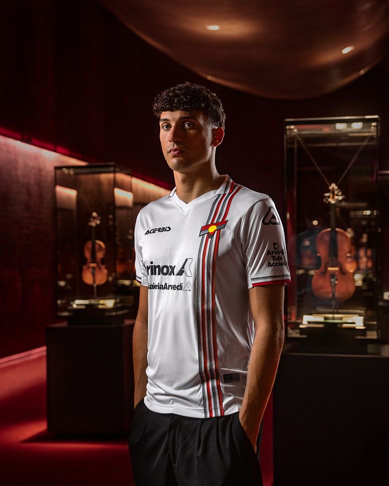 maglia-away-cremonese-2025-2026-scrigno-dei-tesori-cremona-storia-musica