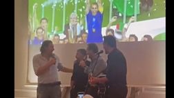 VIDEO / Raduno Italia 2006, sul palco a cantare Gattuso con Toni e Gilardino